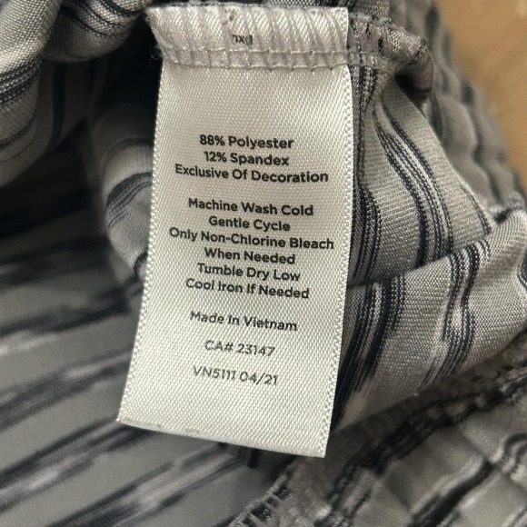 T By Talbots Pullover Womens XLP Gray Black Long Sleeve UPF 50 Cowl Neck Top - Picture 4 of 8